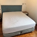Combo Cubre Colchón Impermeable King + Juego Sábanas King Lila 600 Hilos Premium Liso