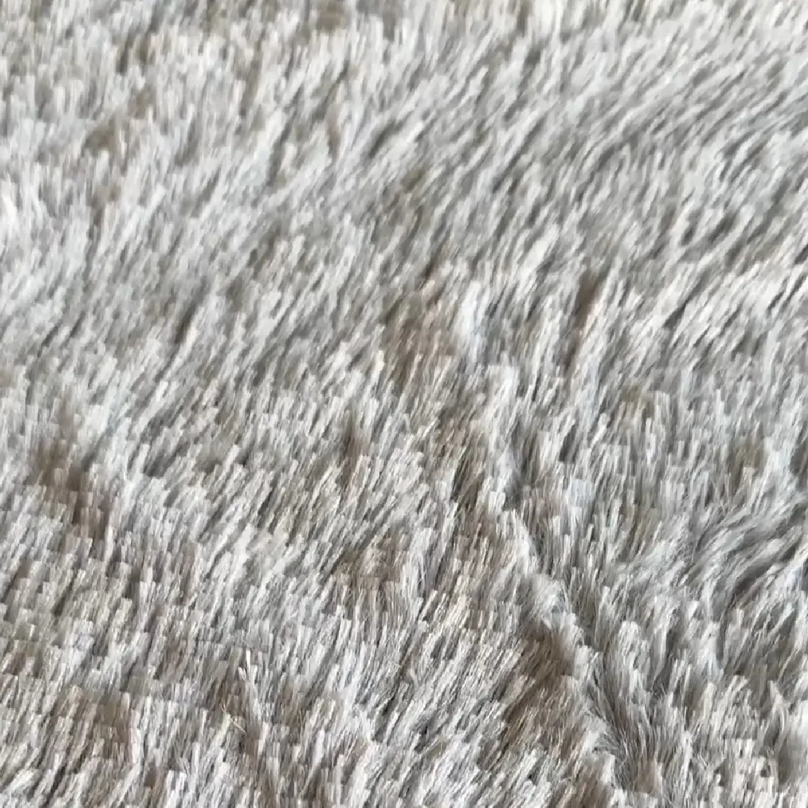 Combo Frazada Media Estación Pelo Largo 200x230 Gris + Edredón Suave Liviano Color Liviano Liso Gris - Beige