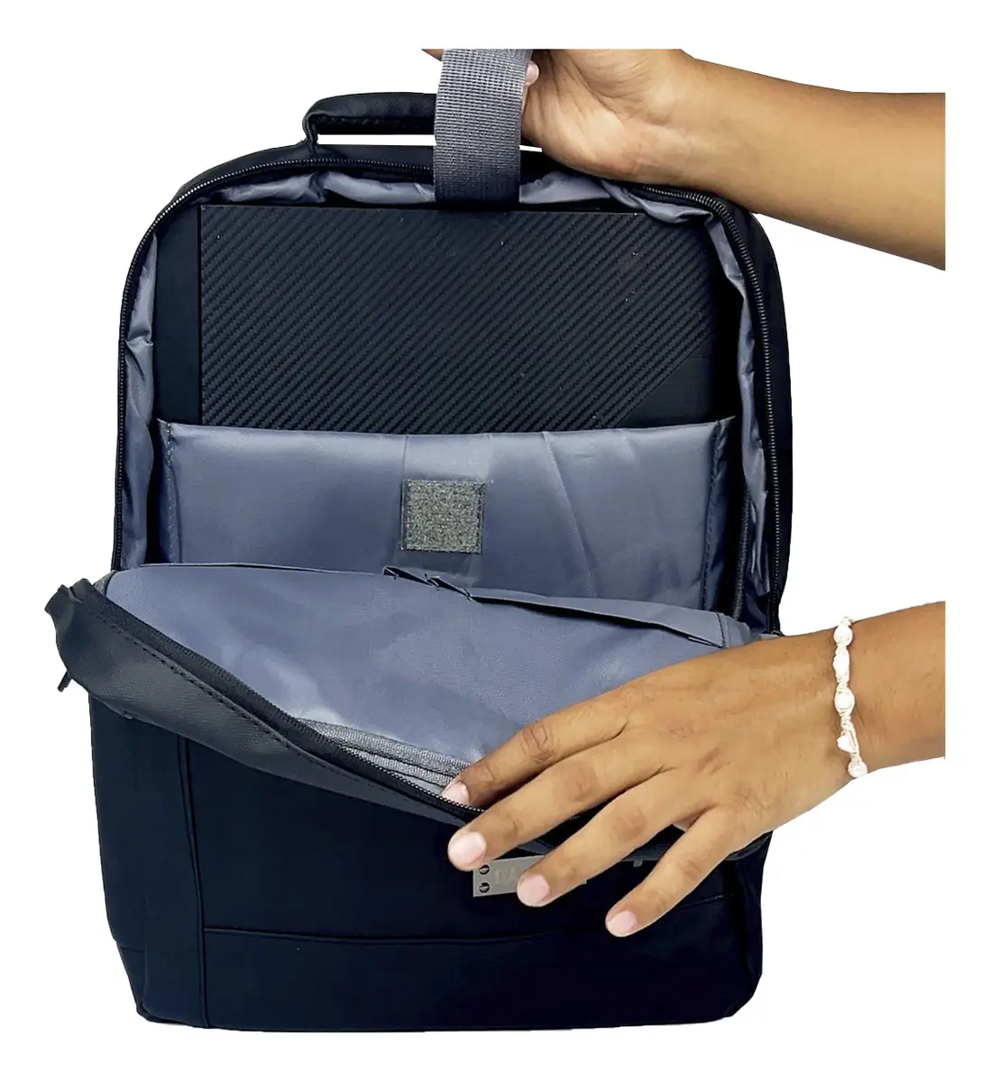 Mochila Impermeable Viaje Dakota Portanotebook Cabina Usb Regalo 2 Neceseres Negro