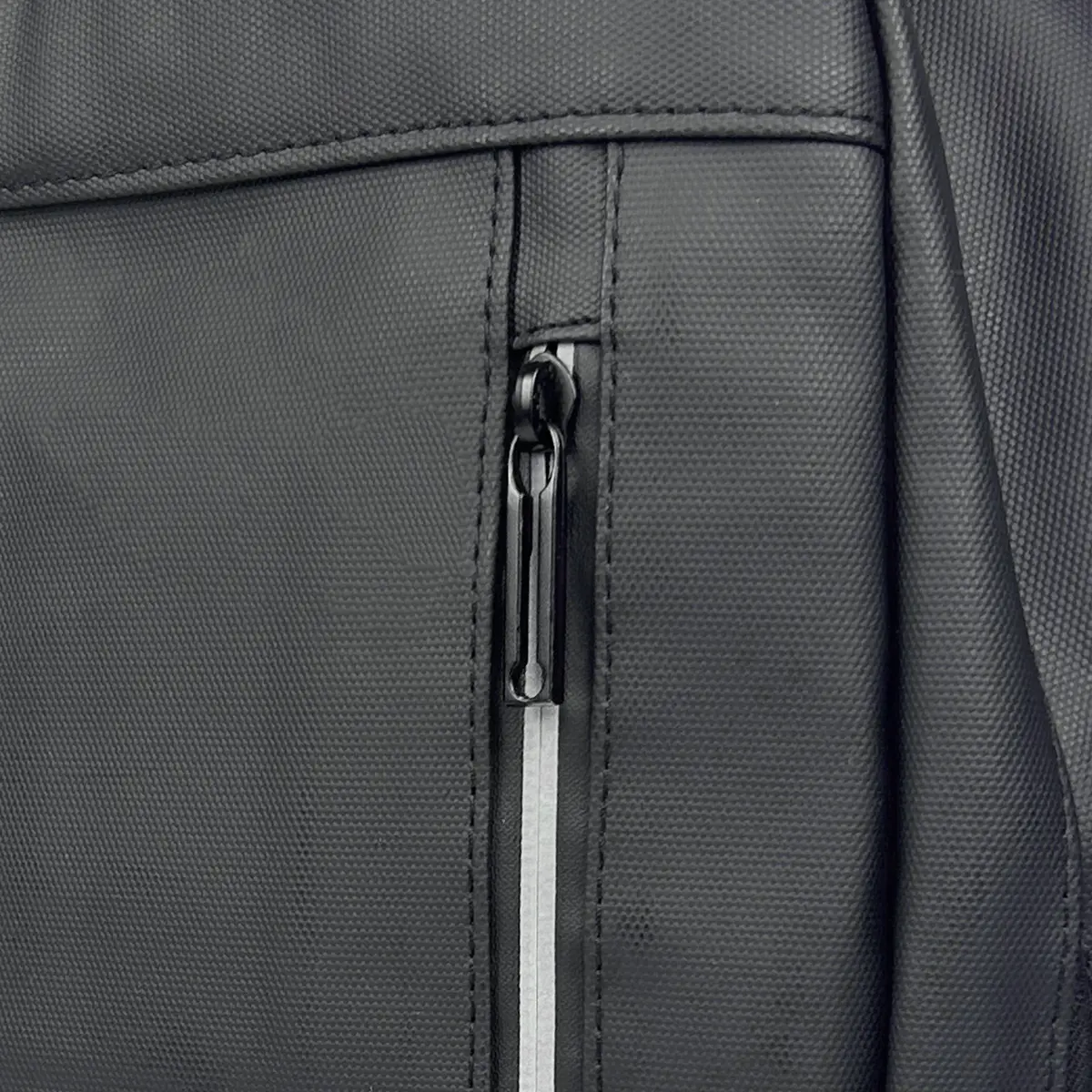 Mochila Impermeable Viaje Dakota Portanotebook Cabina Usb Regalo 2 Neceseres Negro