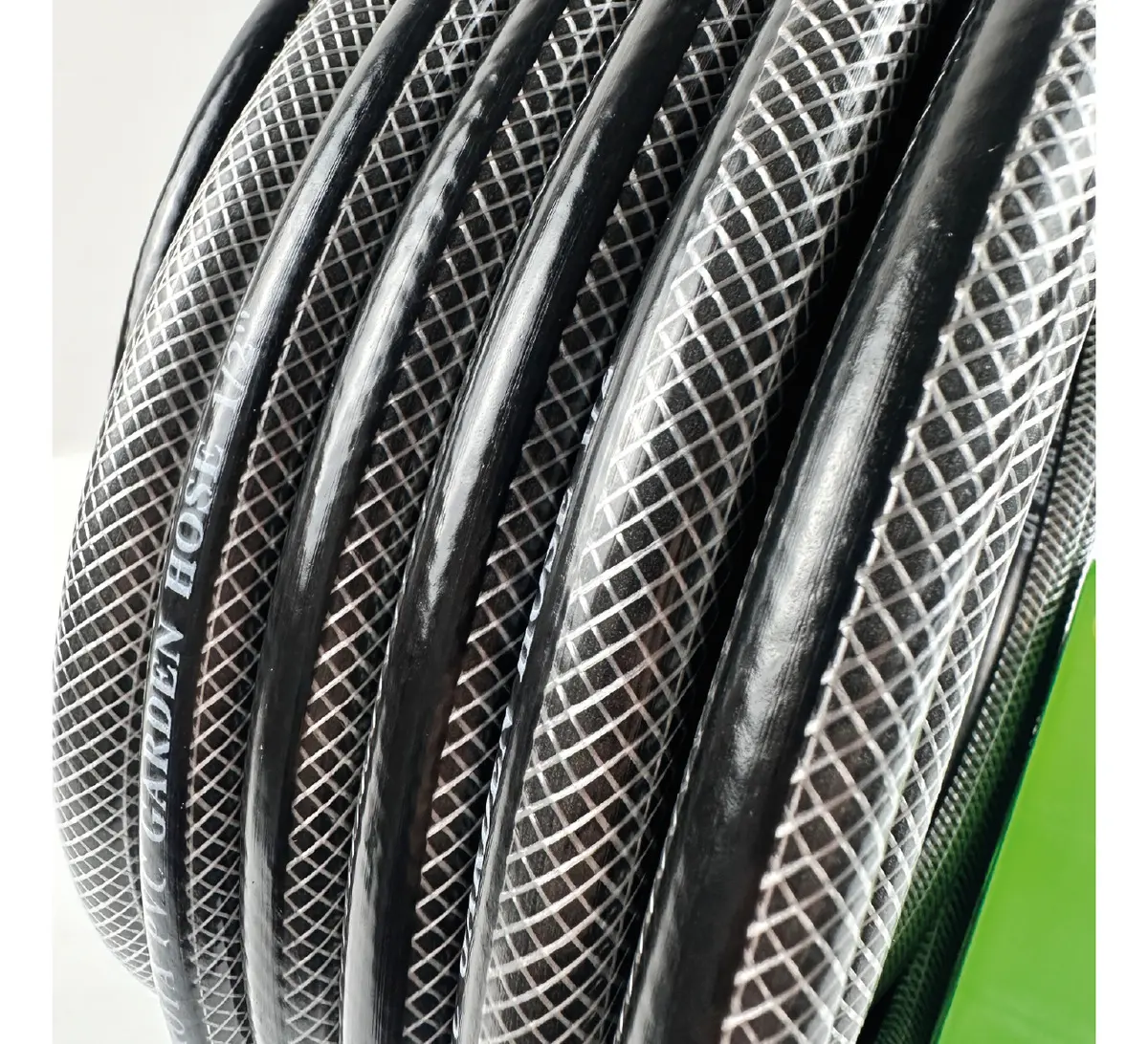 Manguera De Riego 15 Mts Dakota Flexible 1/2  Diámetro Presión Reforzada Con Soporte Negro