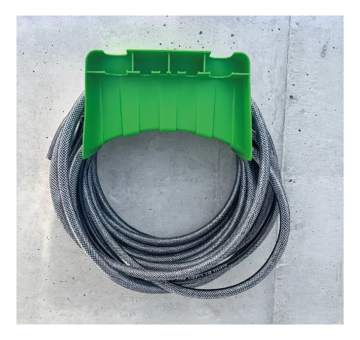 Manguera De Riego 15 Mts Dakota Flexible 1/2  Diámetro Presión Reforzada Con Soporte Negro